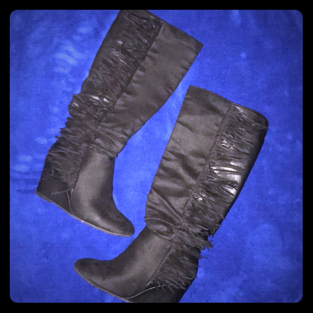 Fringe wedge boots!!!